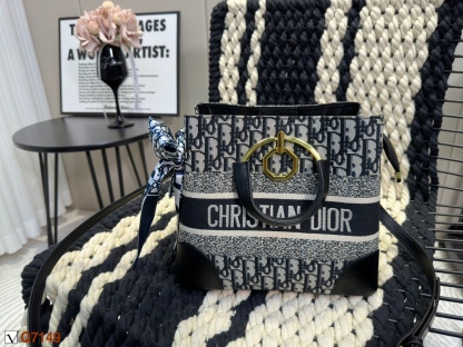 D style bucket bag portable shoulder bag-Luxeon