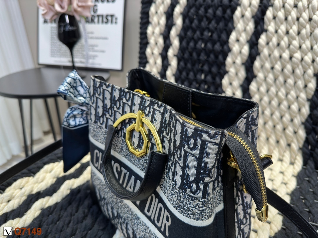 D style bucket bag portable shoulder bag-Luxeon