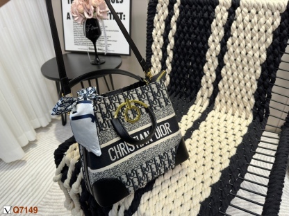 D style bucket bag portable shoulder bag-Luxeon