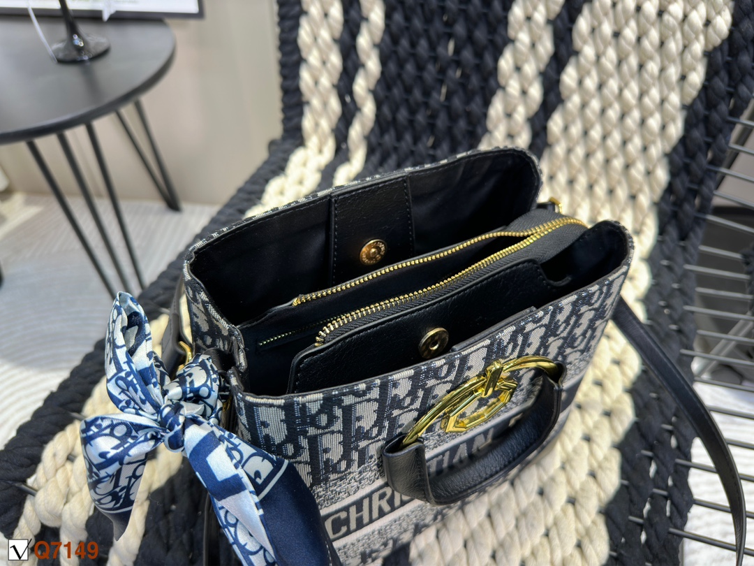 D style bucket bag portable shoulder bag-Luxeon