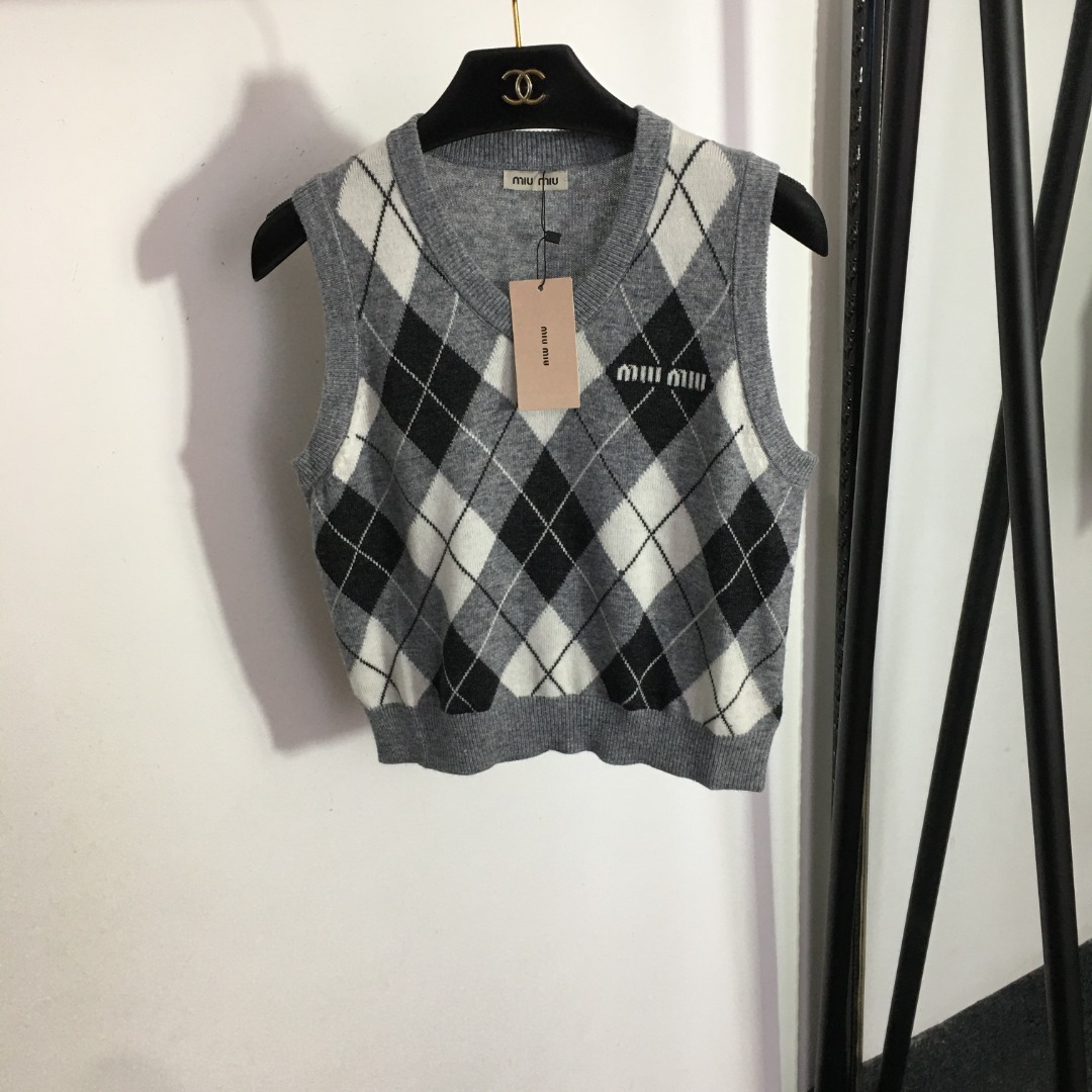 Miumiu diamond plaid cashmere knitted vest-Luxeon
