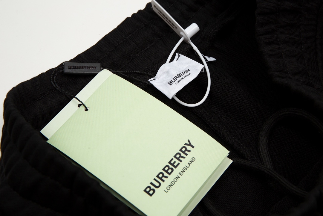 Burberry Warrior Horse Embroidered Shorts Summer-Luxeon