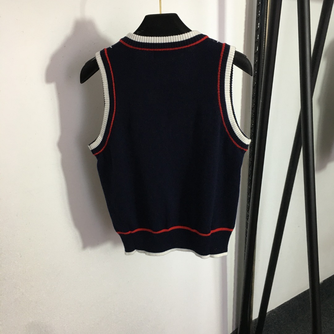 C style V-neck contrasting striped cashmere knit vest-Luxeon