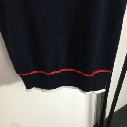 C style V-neck contrasting striped cashmere knit vest-Luxeon