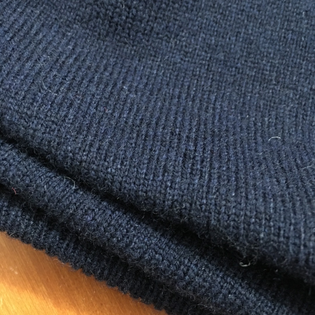 C style V-neck contrasting striped cashmere knit vest-Luxeon