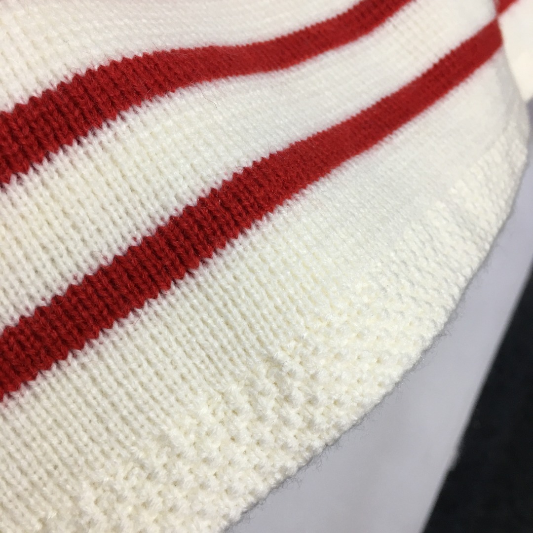 C style contrasting striped wool knitted vest-Luxeon