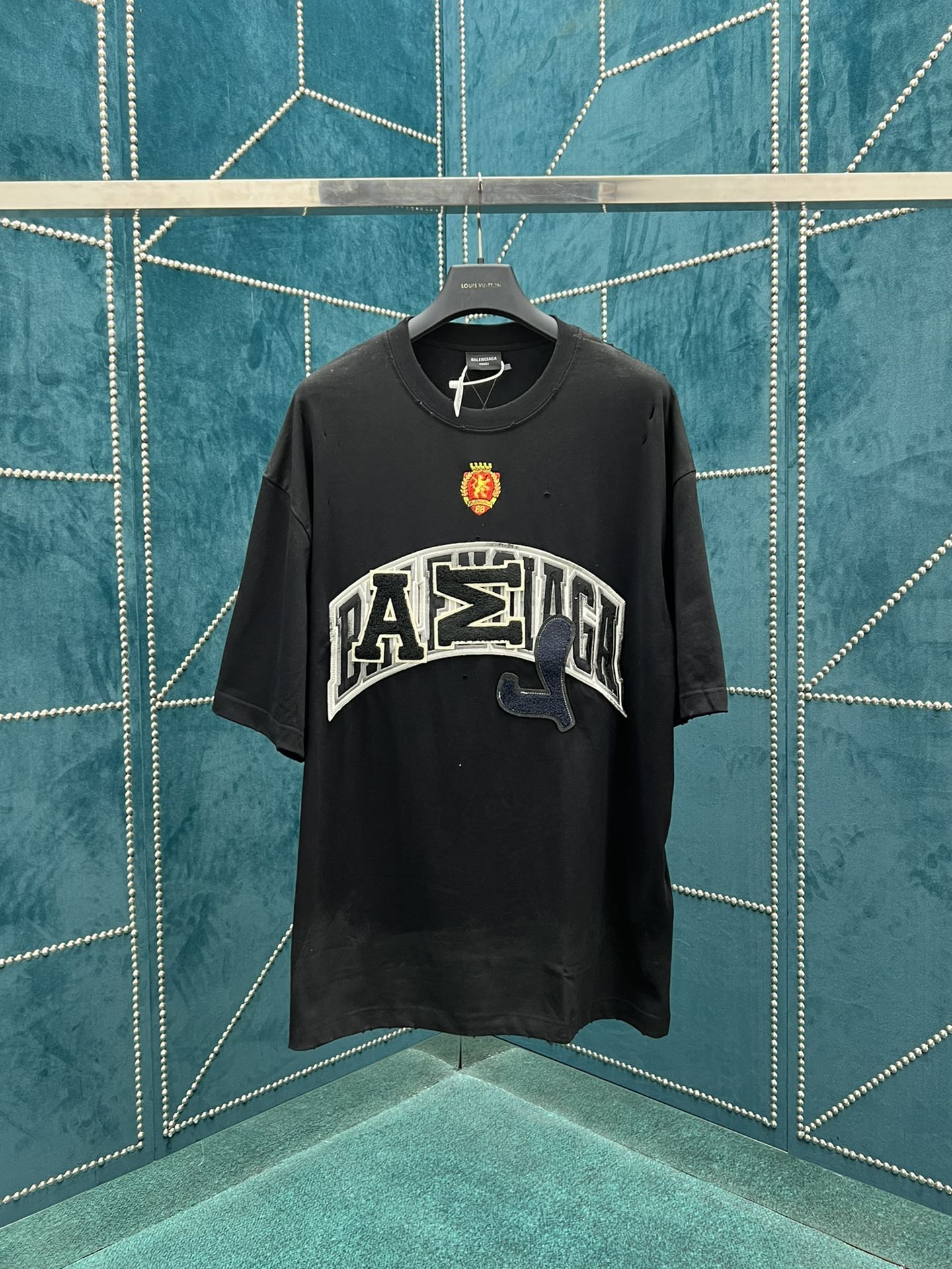 B style New Letter Embroidery Loose T-shirt-Luxeon