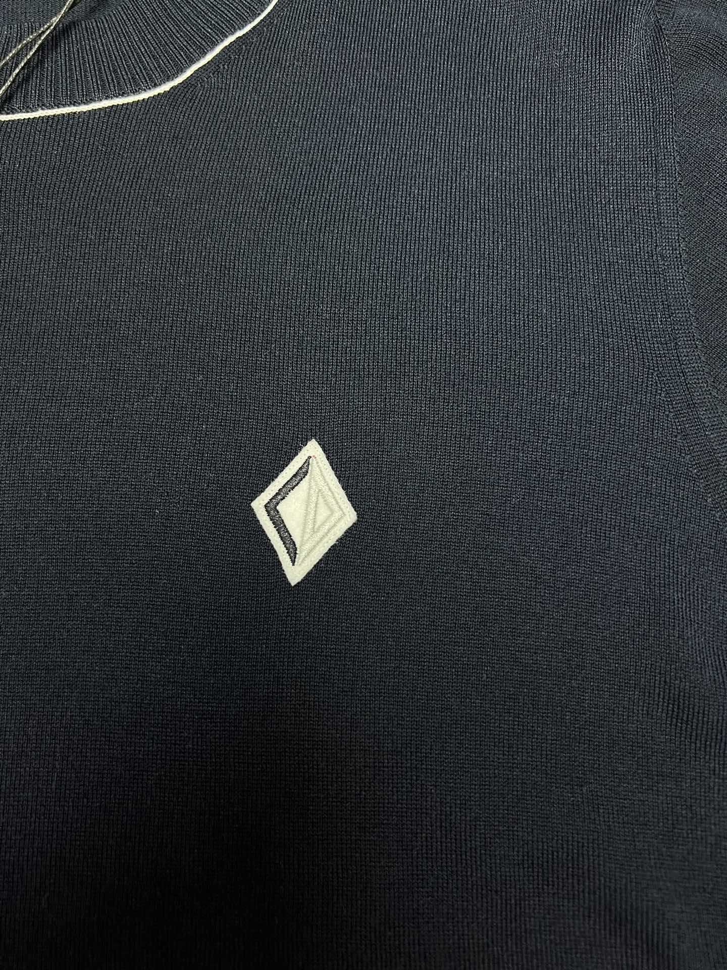 D style New Short Sleeve Round Neck Knit-Luxeon