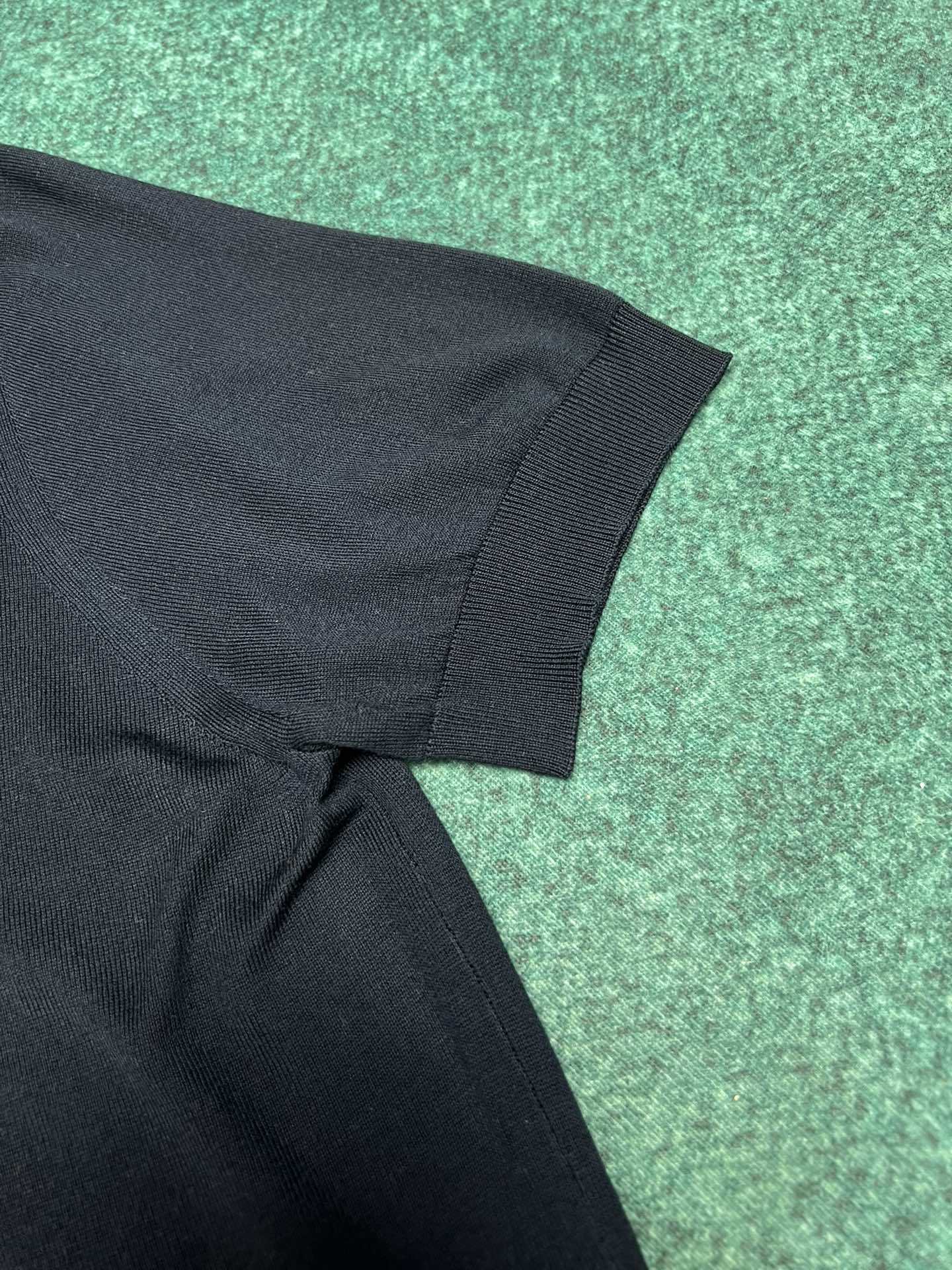 D style New Short Sleeve Round Neck Knit-Luxeon