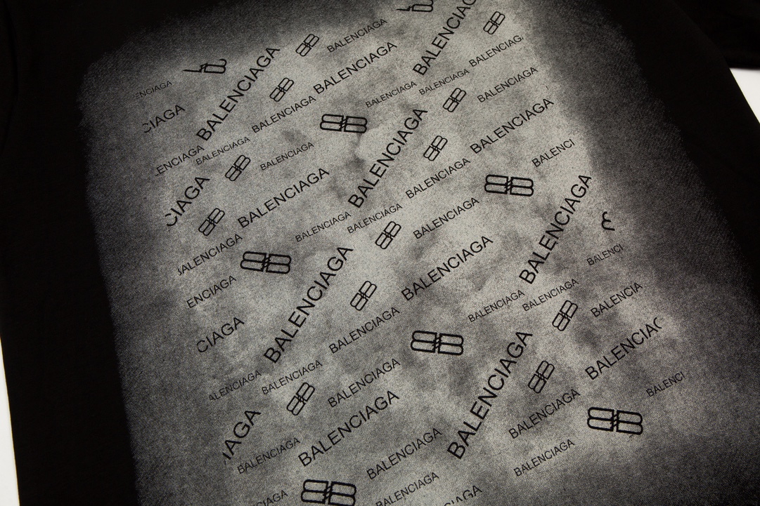 B style Gradient Short Sleeve Letter Logo-Luxeon
