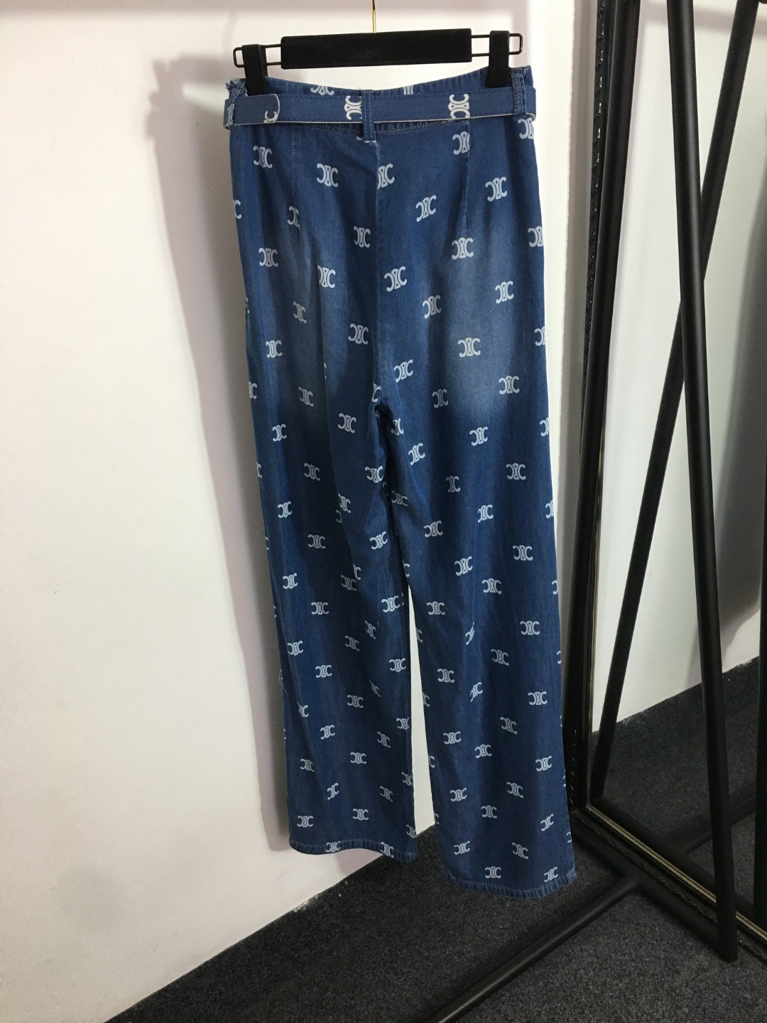 C style printed straight leg denim pants-Luxeon