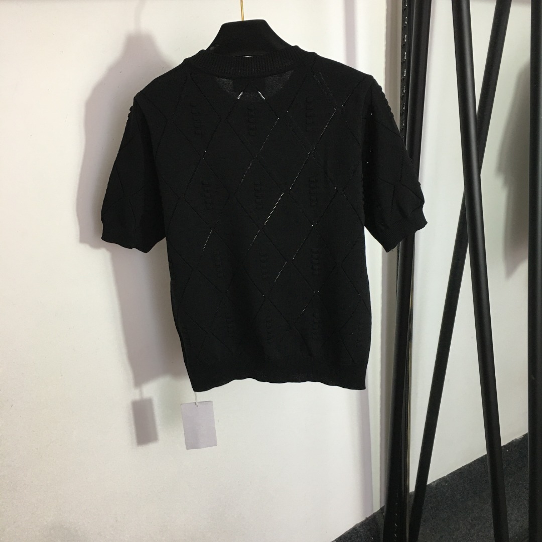 C style embroidered short sleeved knit shirt-Luxeon