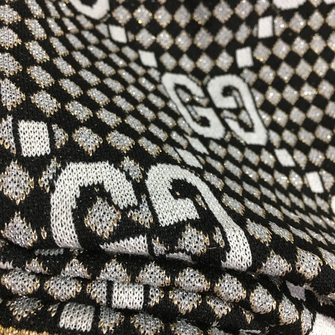 G style plaid long sleeved knitted cardigan-Luxeon