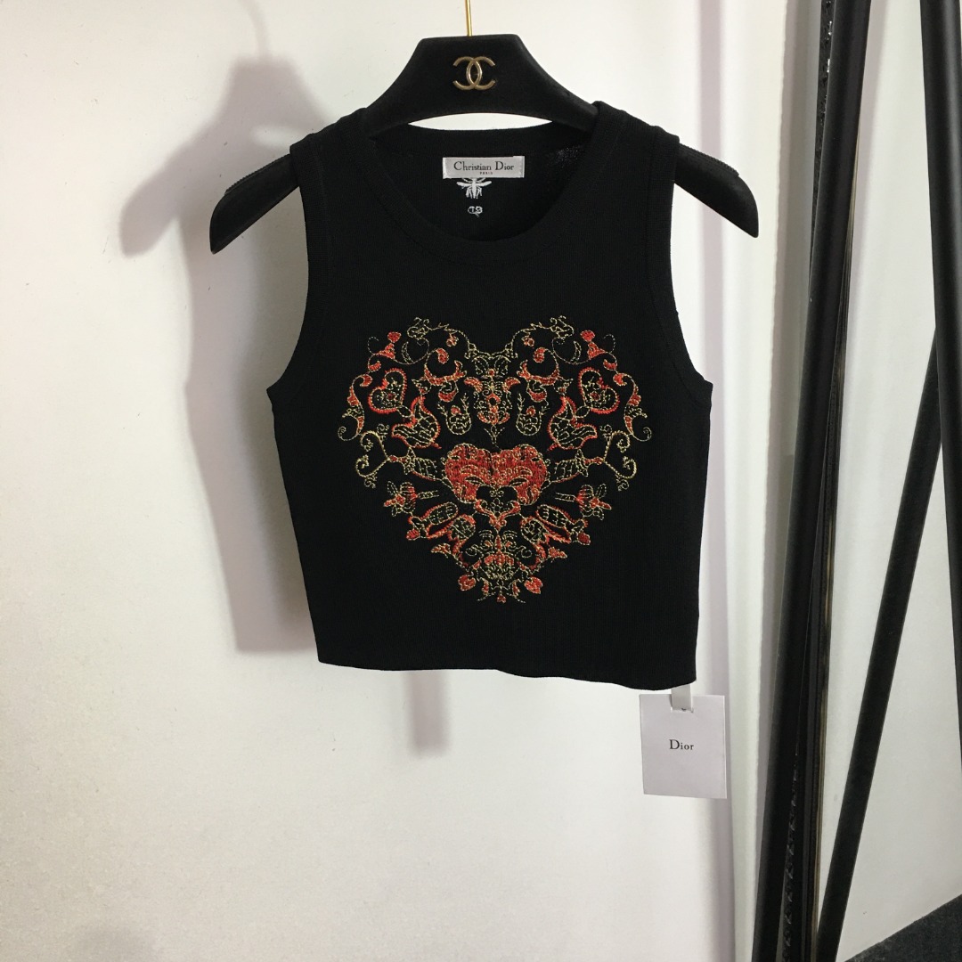 D style Heart Embroidery Slim Fit Knitted Tank Top-Luxeon