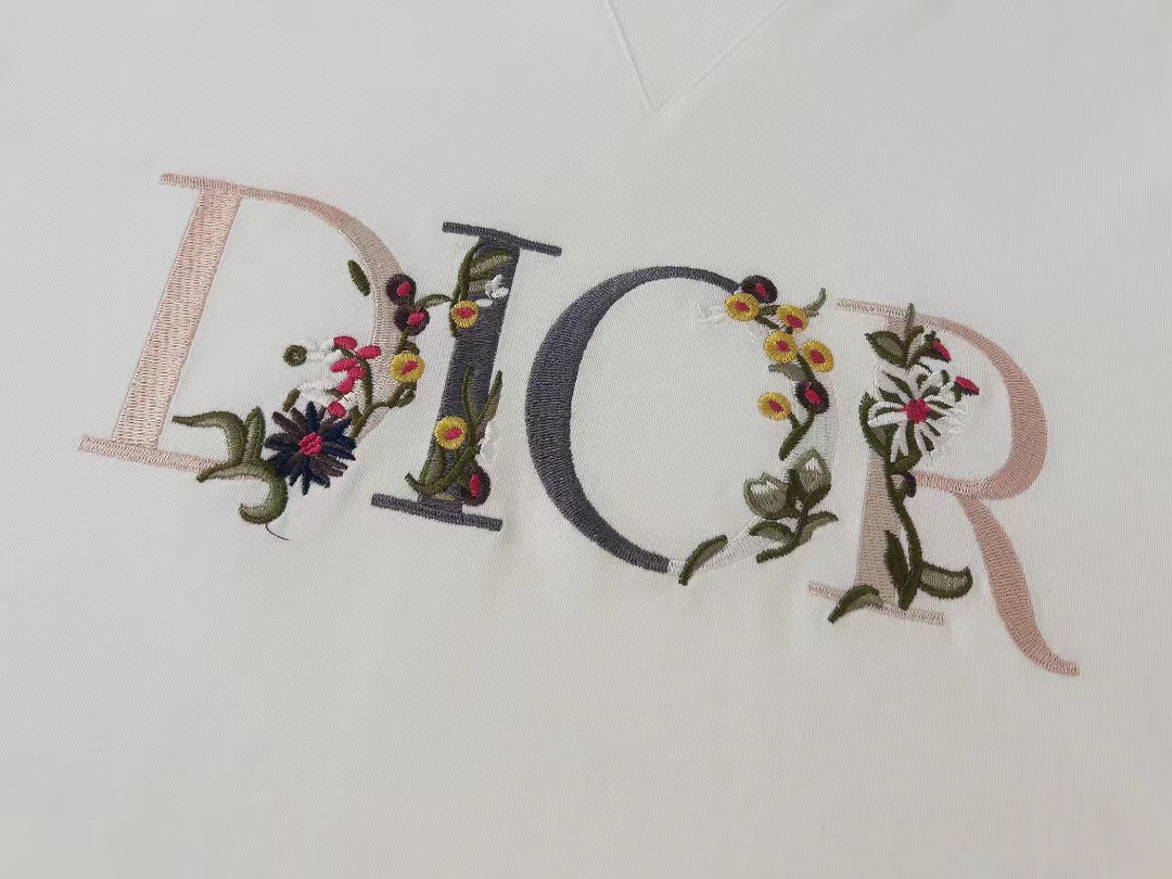 D style Gradient Letter Flower Embroidery Short Sleeve T-shirt-Luxeon