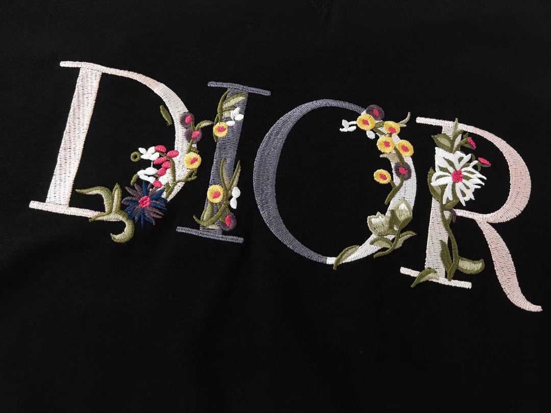 D style Gradient Letter Flower Embroidery Short Sleeve T-shirt-Luxeon