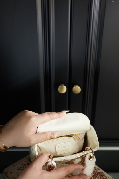 D style Butterfly Diana bag