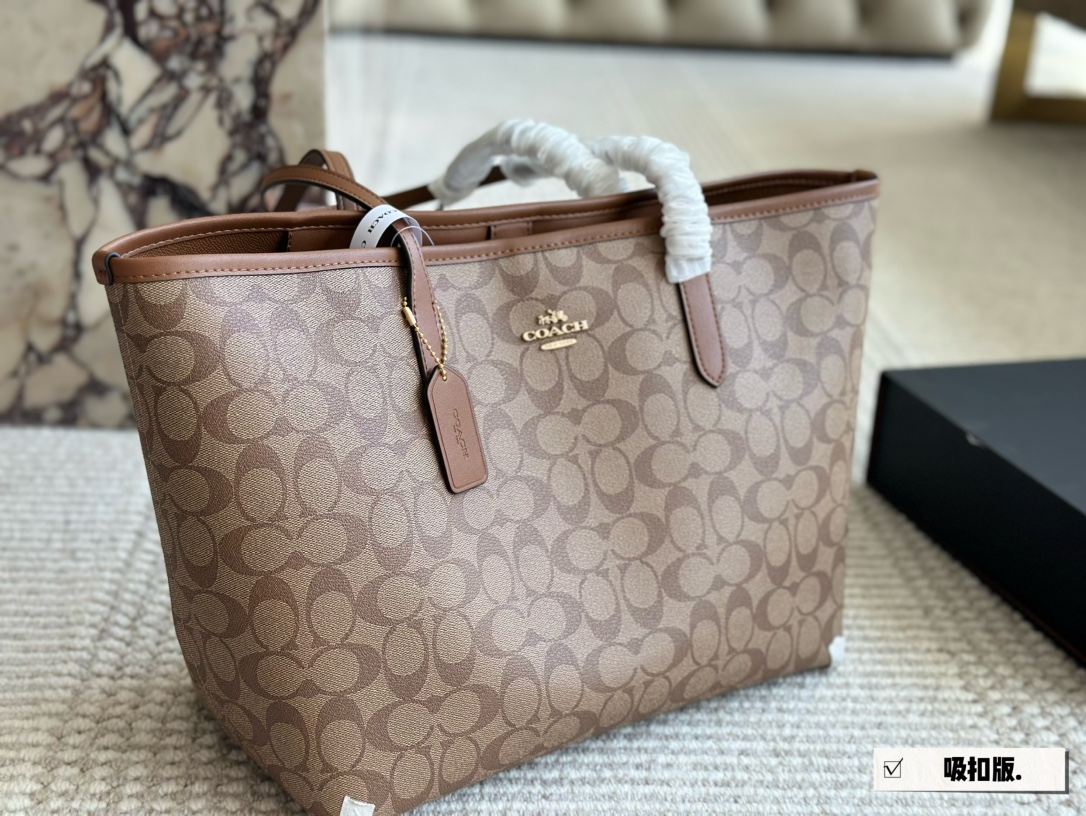 C style city tote bag
