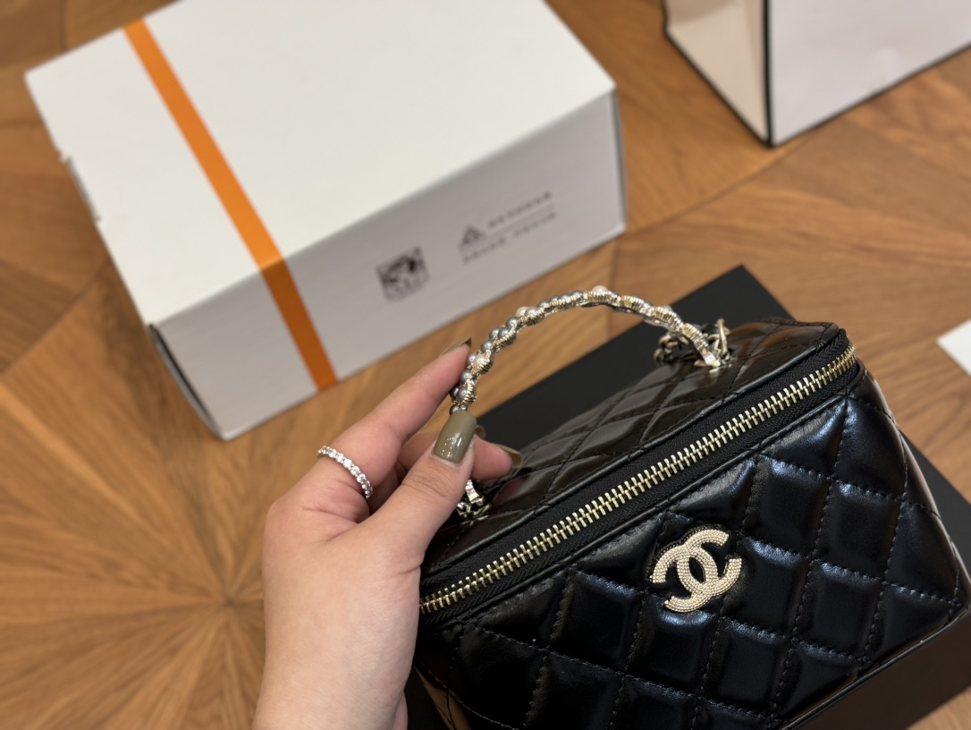 F style Luggage bag/cosmetic case