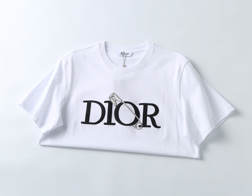 D Style pin embroidered short sleeves