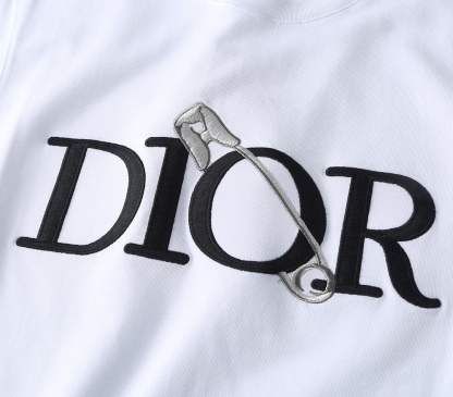 D Style pin embroidered short sleeves