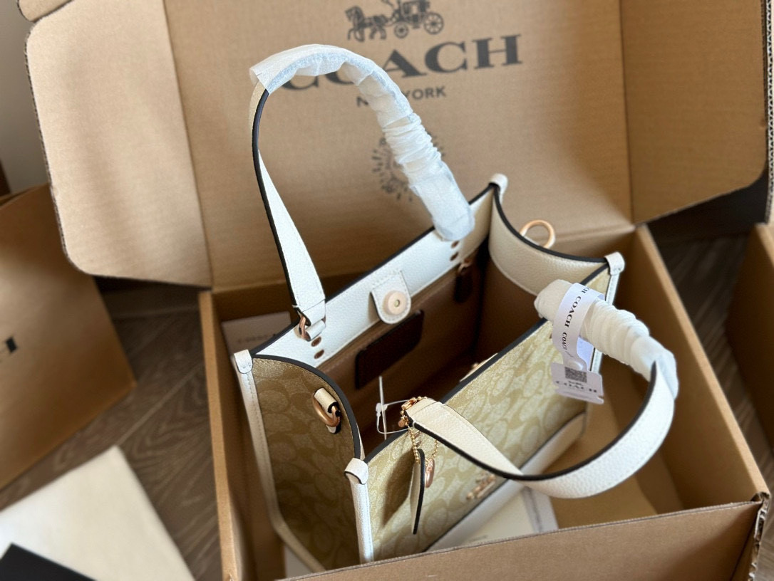 C Style dempsey tote