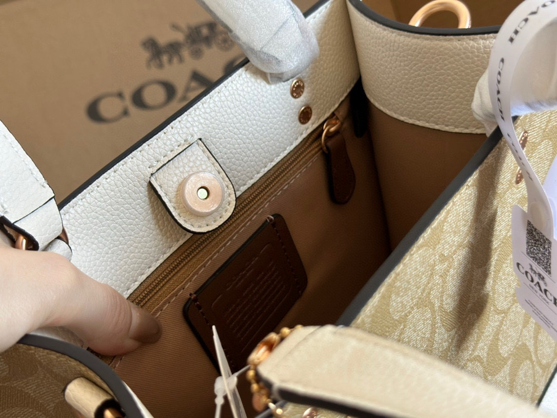 C Style dempsey tote