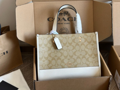 C Style dempsey tote