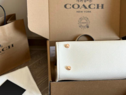 C Style dempsey tote