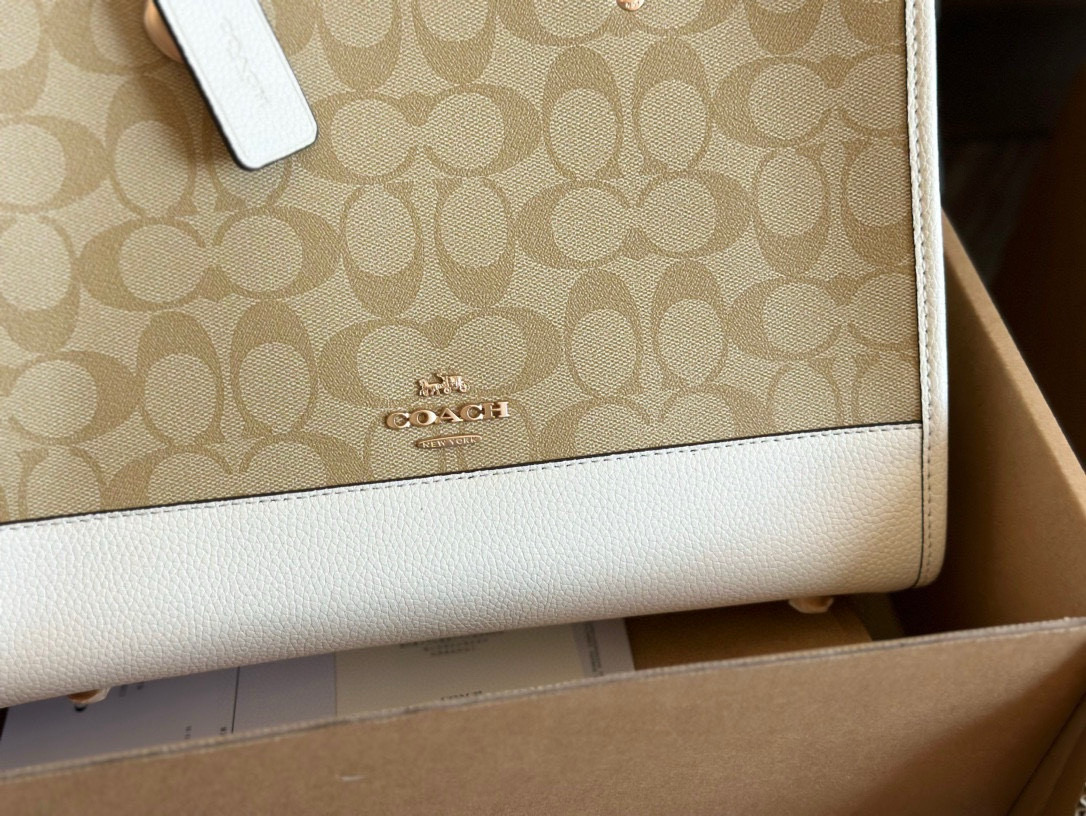C Style dempsey tote