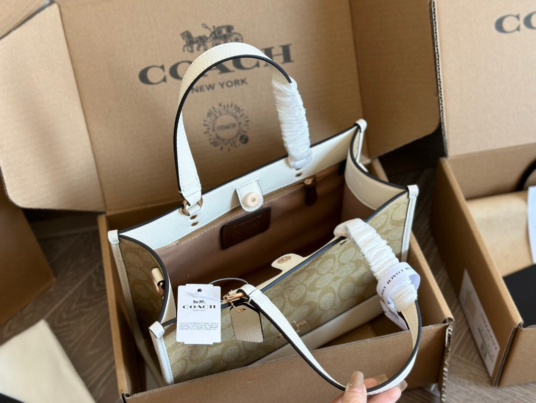 C Style dempsey tote
