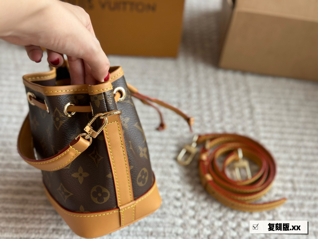 L Style mini bucket bag