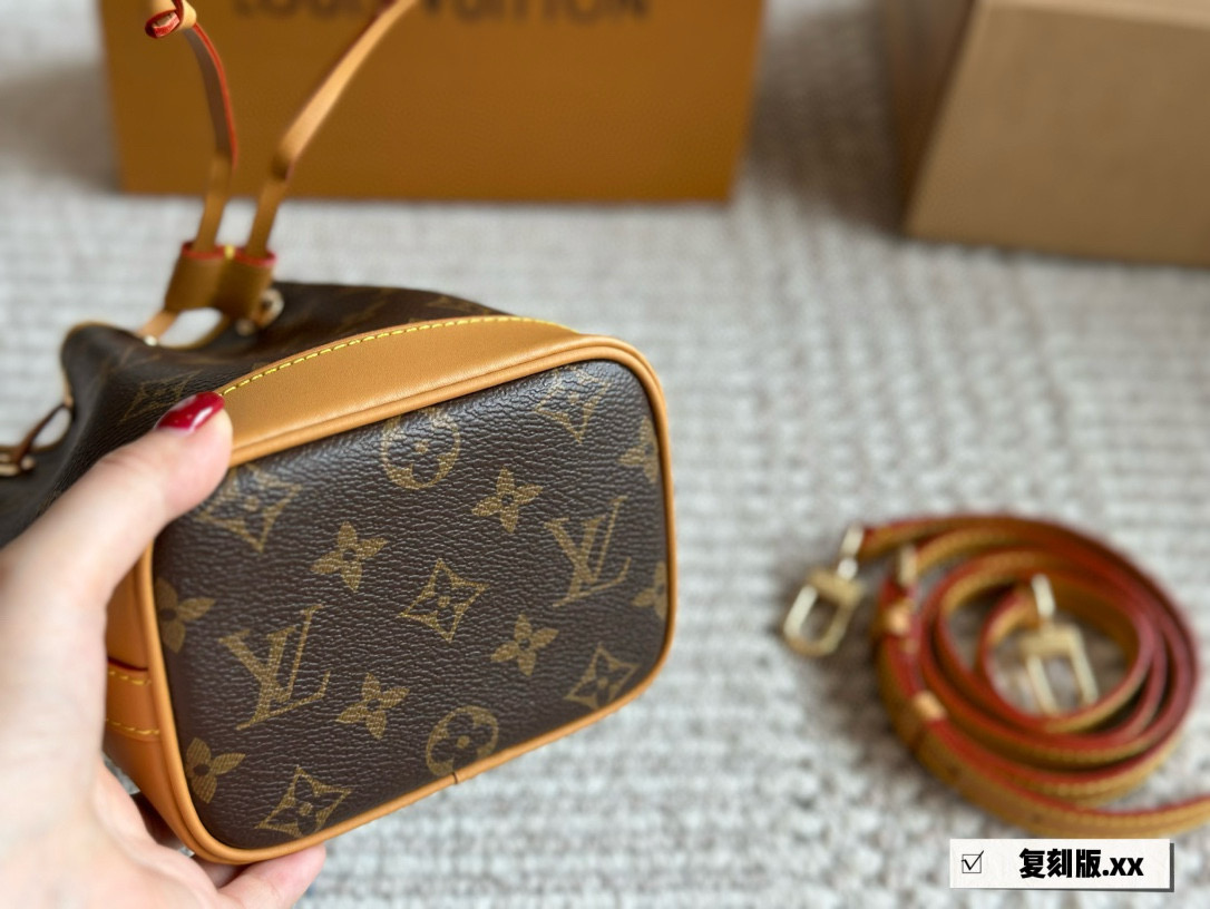 L Style mini bucket bag