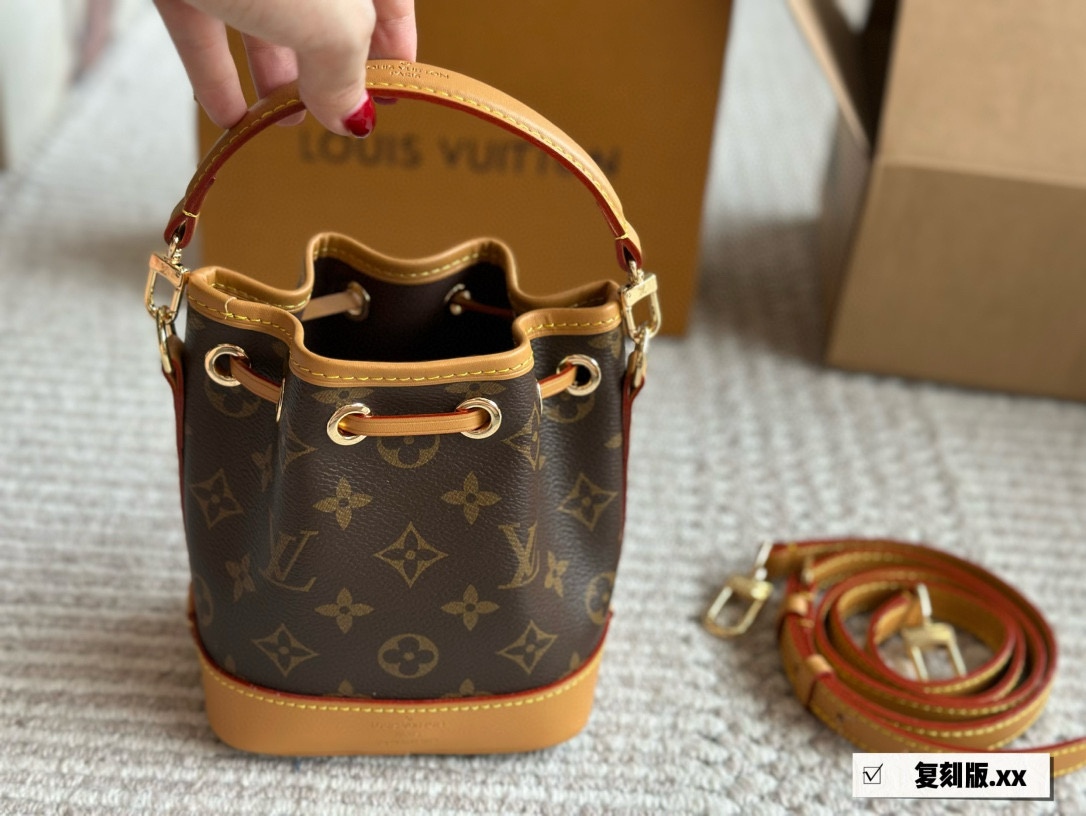 L Style mini bucket bag