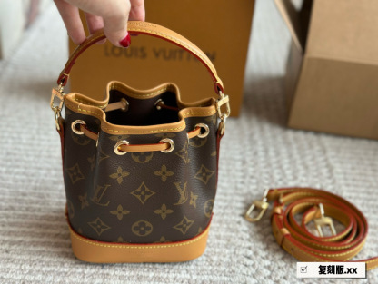 L Style mini bucket bag
