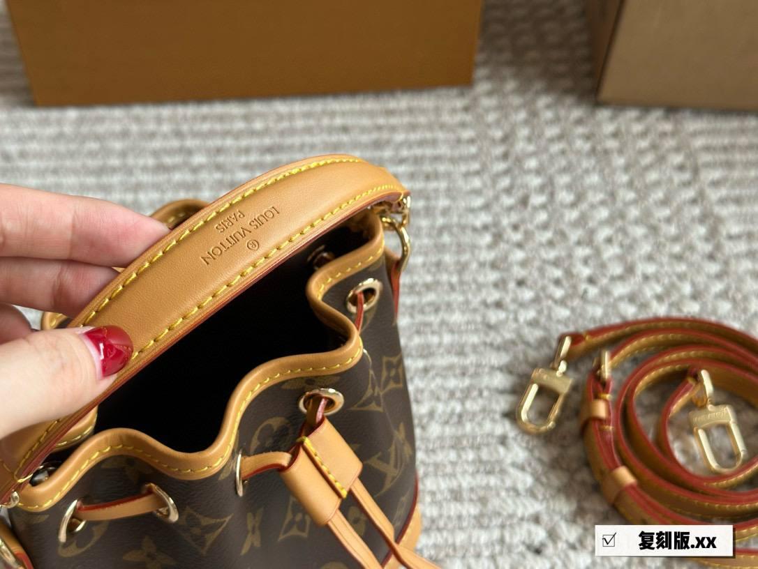 L Style mini bucket bag
