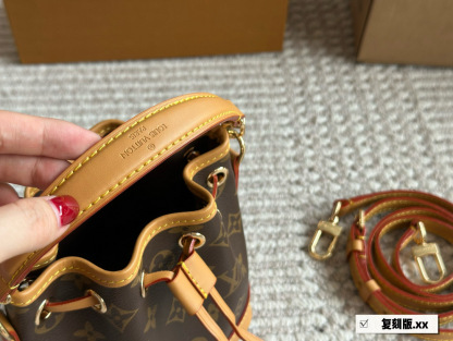 L Style mini bucket bag