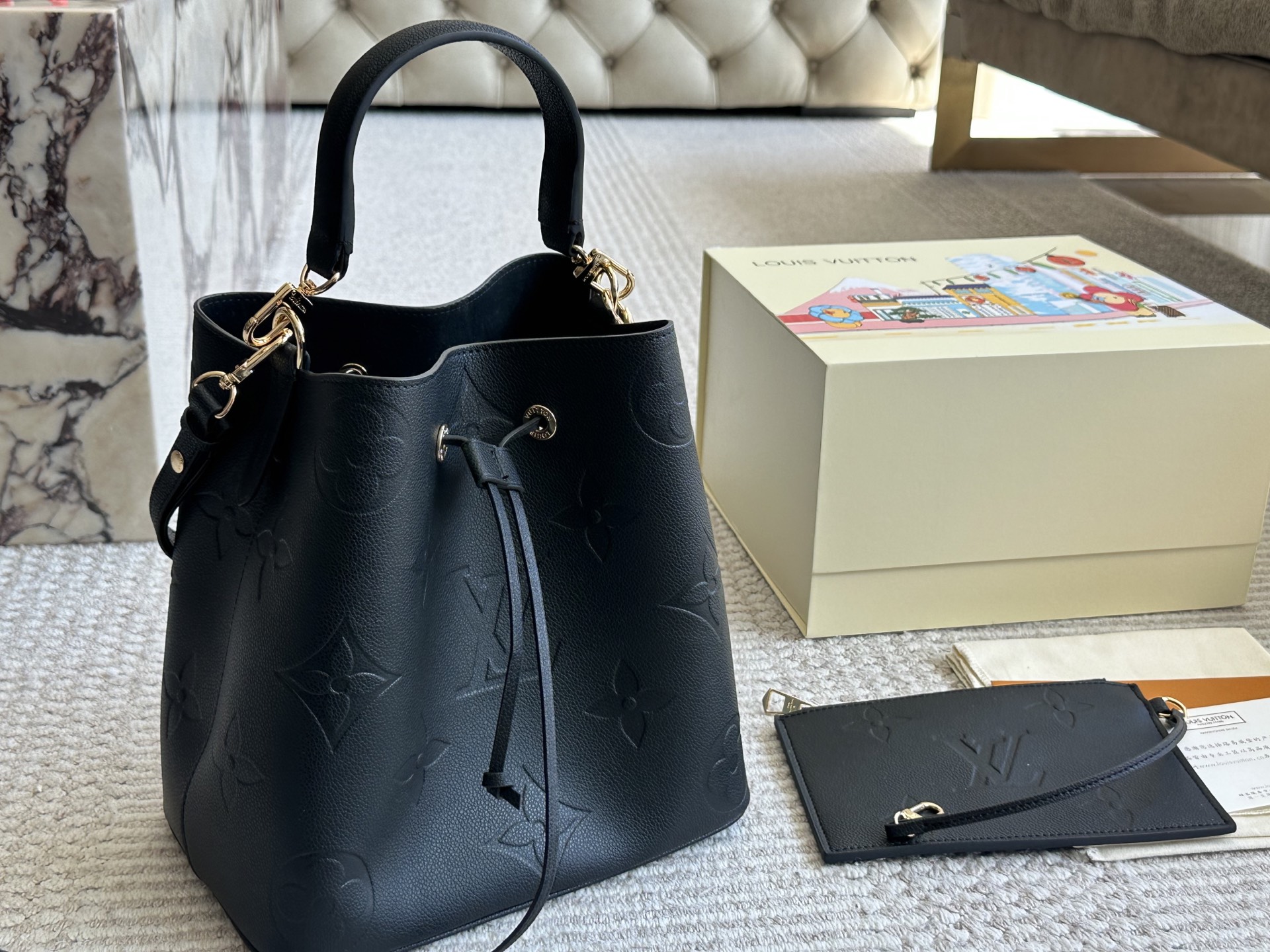 Style Black Bucket