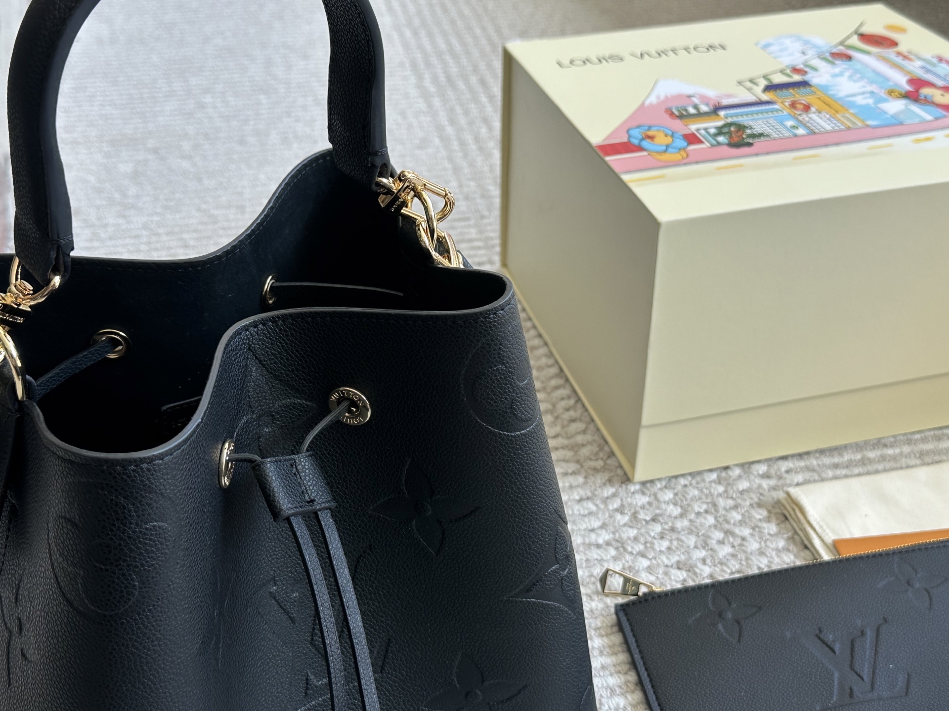 Style Black Bucket