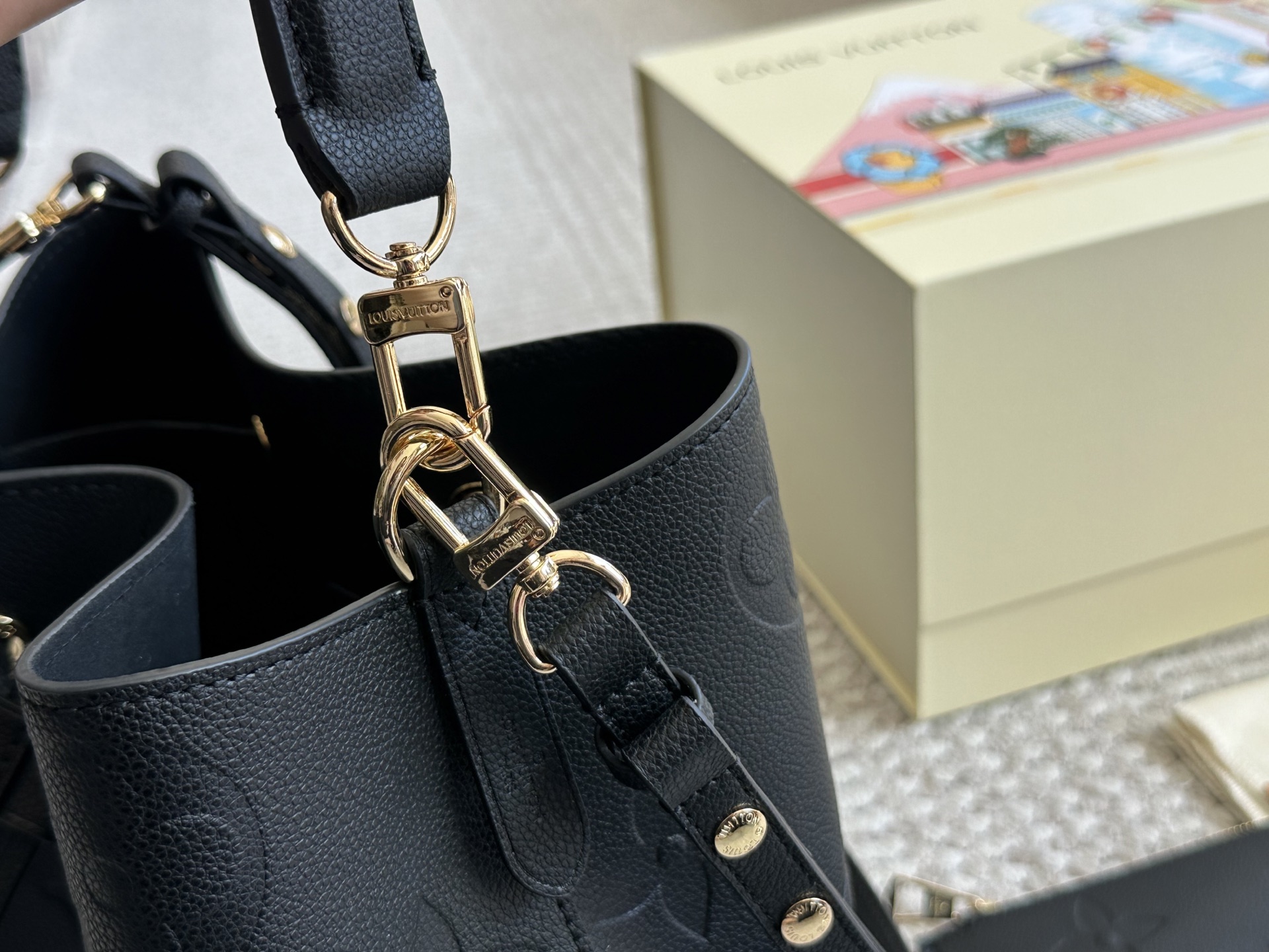 Style Black Bucket