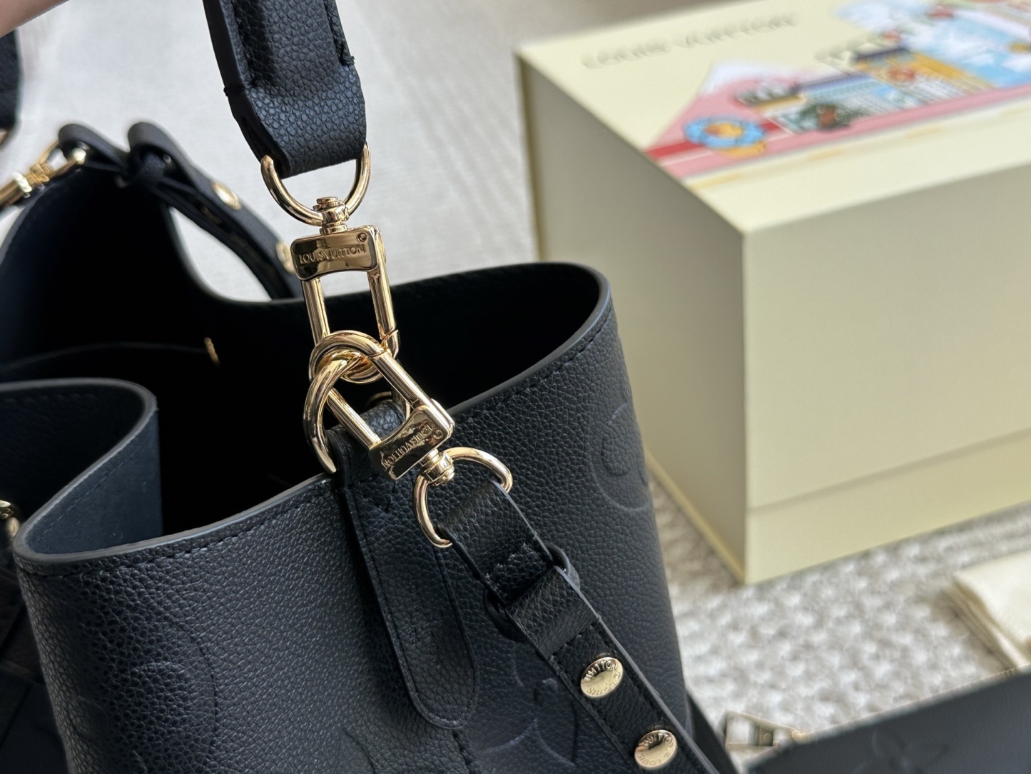 Style Black Bucket