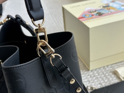 Style Black Bucket