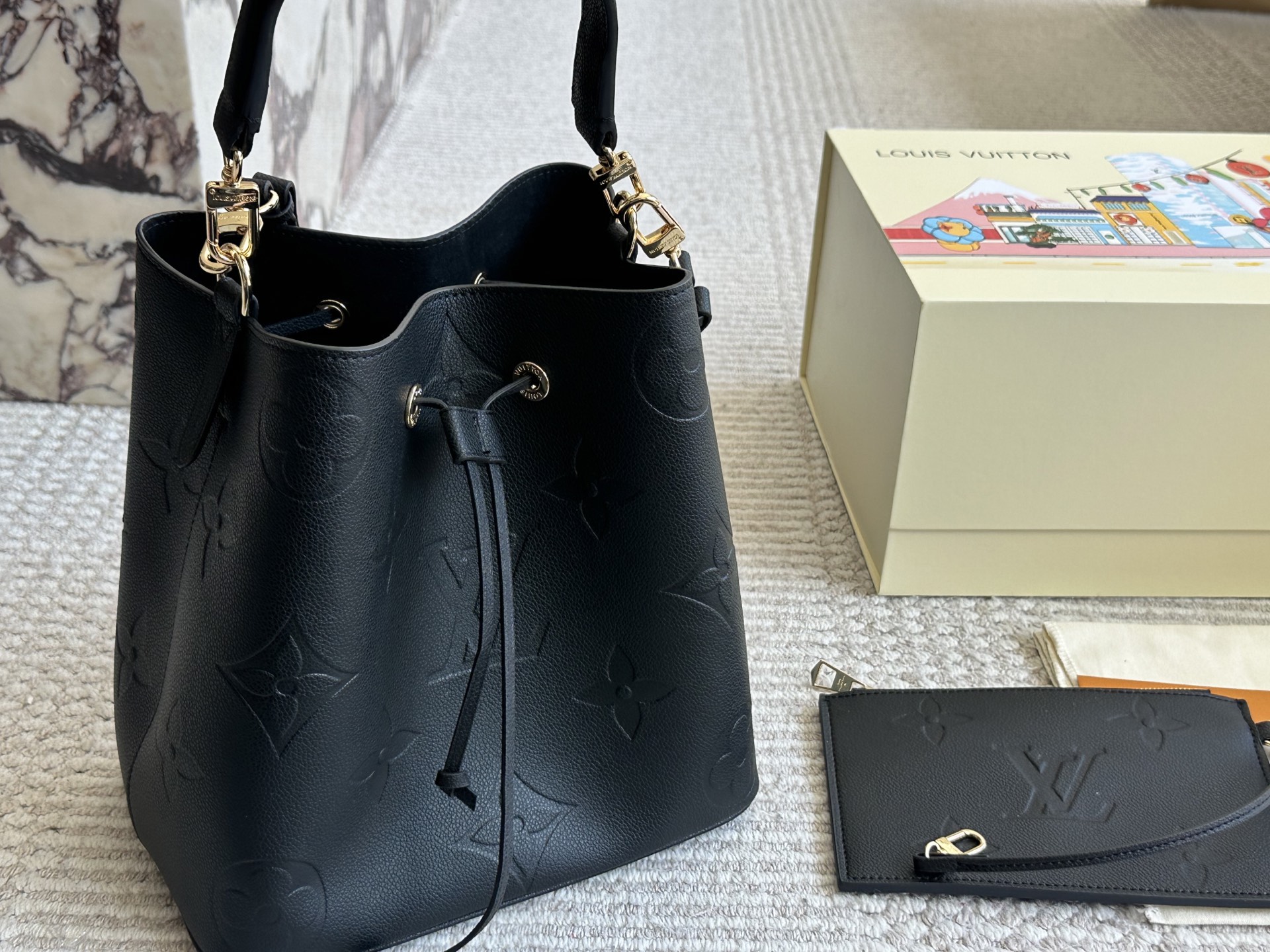 Style Black Bucket