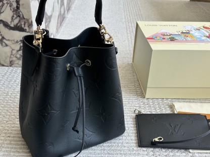 Style Black Bucket