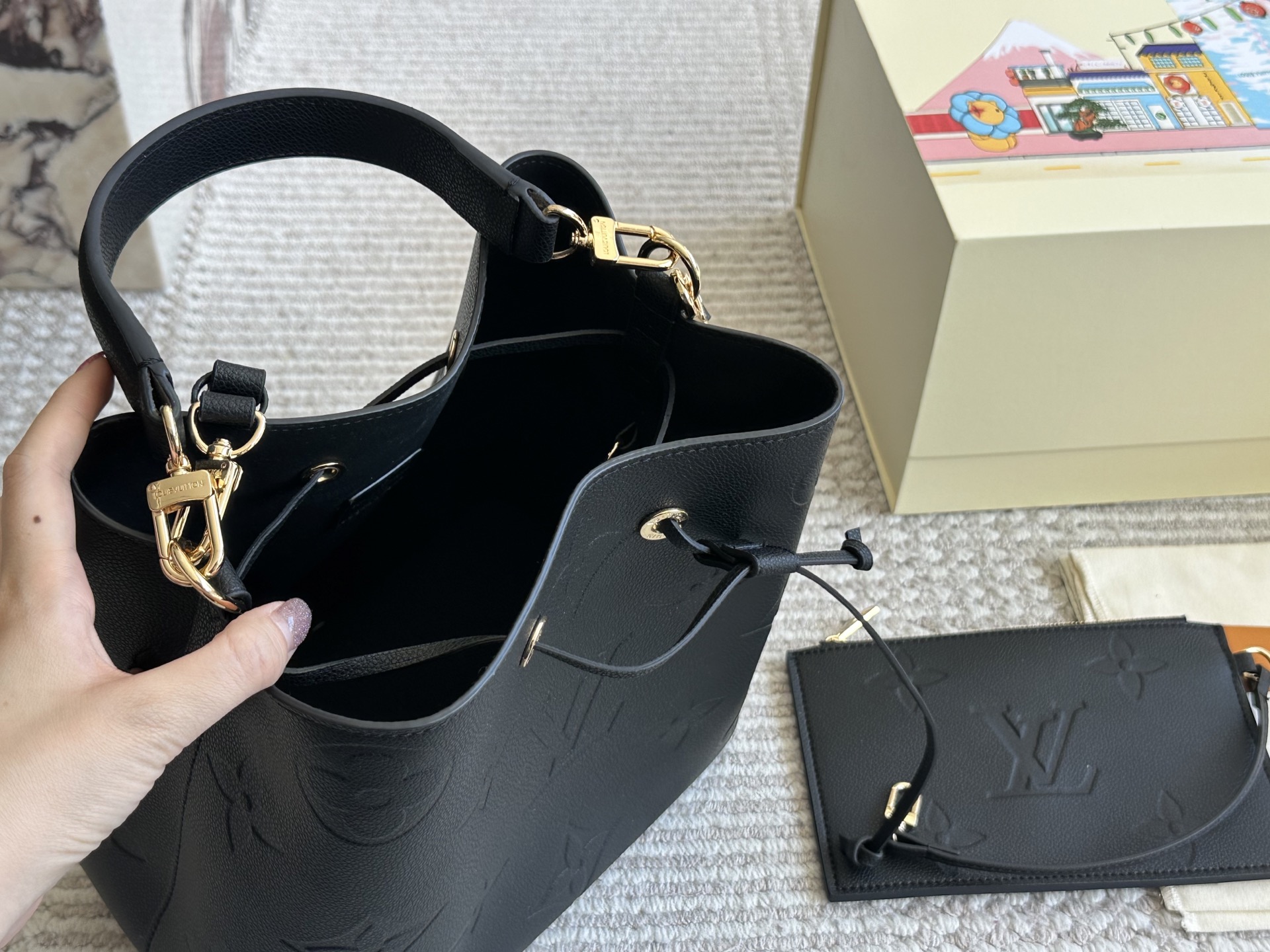 Style Black Bucket
