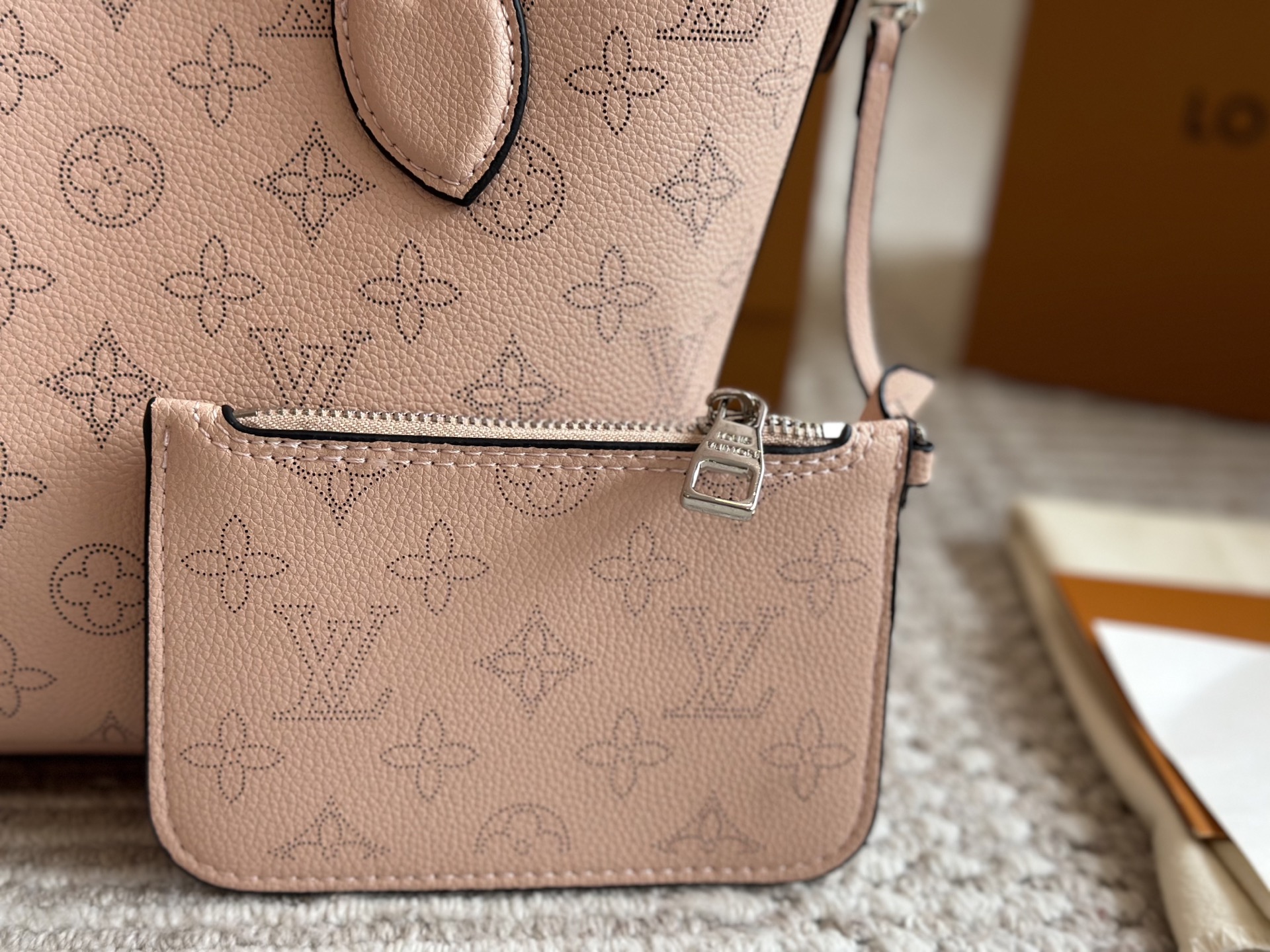 L Style Bucket Deformed Handbag Perforated Cow Leather