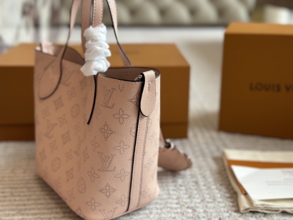 L Style Bucket Deformed Handbag Perforated Cow Leather