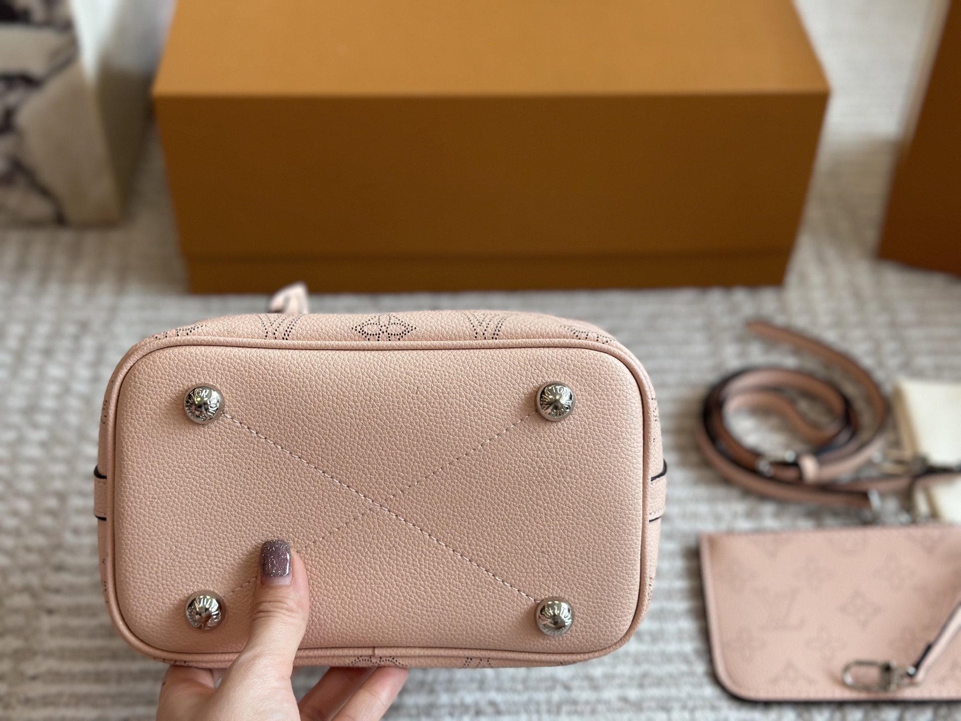 L Style Bucket Deformed Handbag Perforated Cow Leather