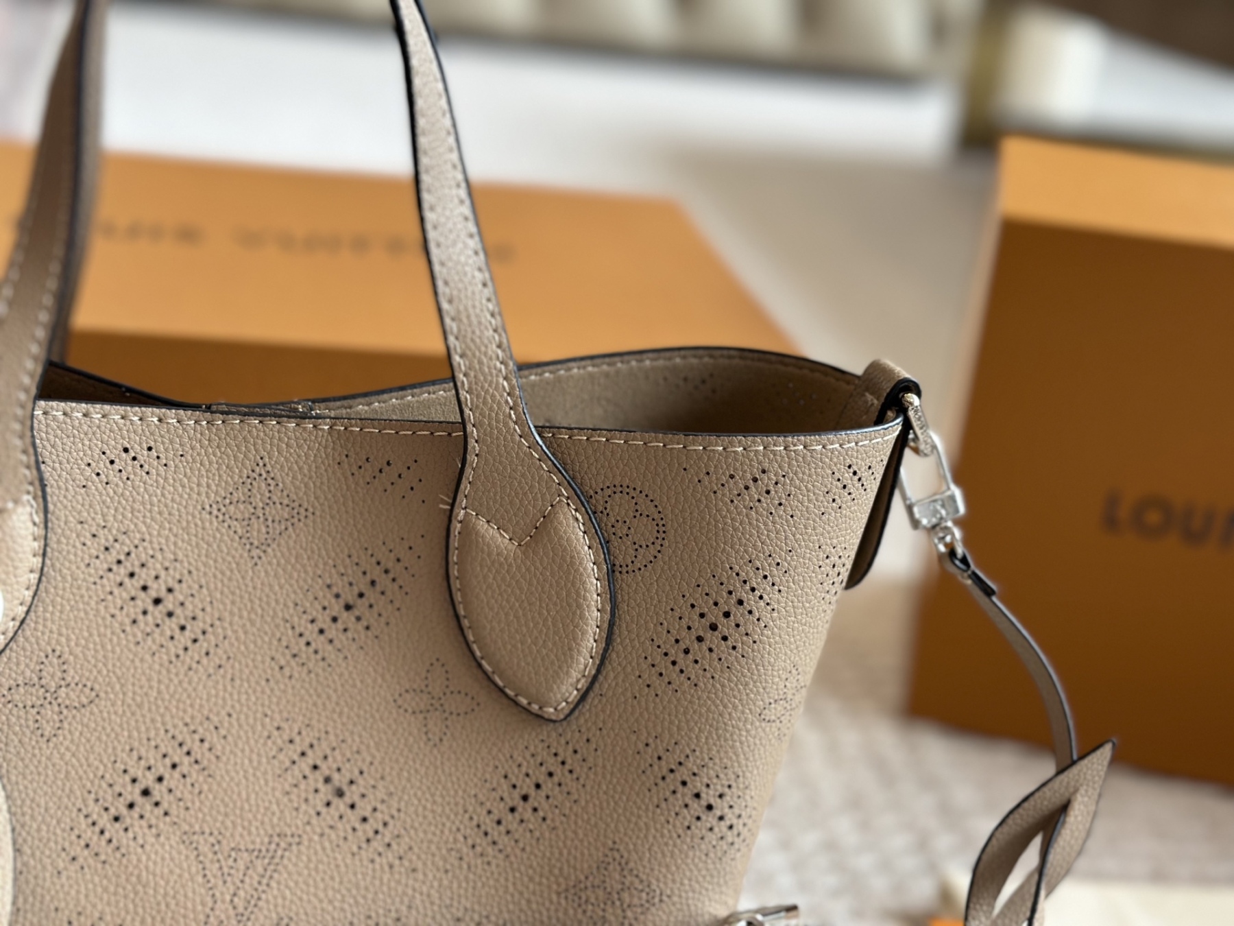 L Style Bucket Deformed Handbag Perforated Cow Leather