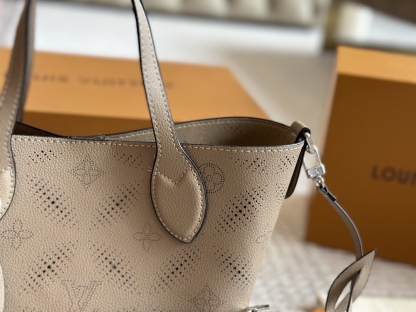L Style Bucket Deformed Handbag Perforated Cow Leather
